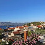招待所 Spacious 4-Bedroom House With Sea Views 4*