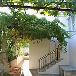 Spacious 4-Bedroom House With Sea Views