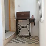 Spacious 4-Bedroom House With Sea Views 招待所 4*