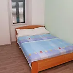Spacious 4-Bedroom House With Sea Views 鲁巴达
