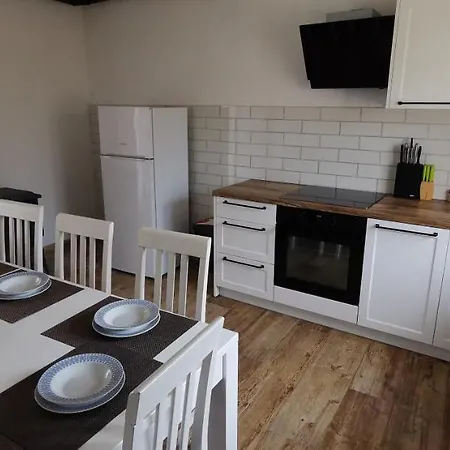 Spacious 4-bedroom House With Sea Views ゲストハウス