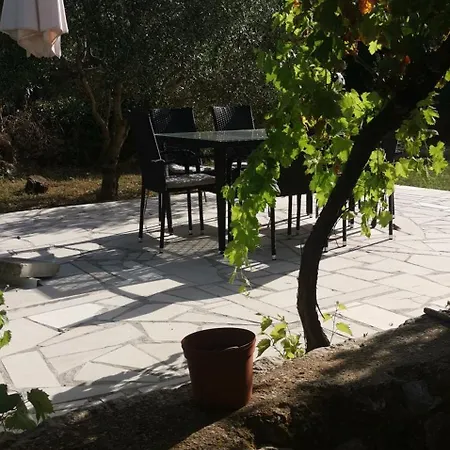 Spacious 4-Bedroom House With Sea Views 4*