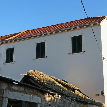 Spacious 4-Bedroom House With Sea Views 招待所 4*