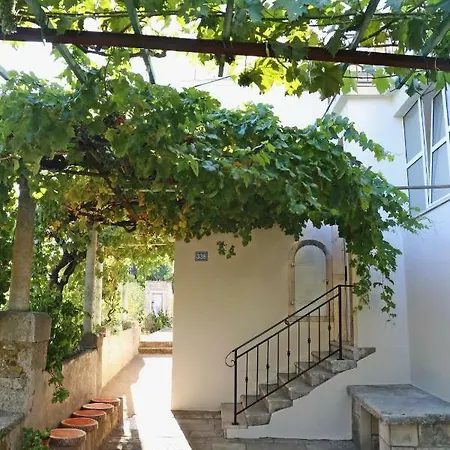 Spacious 4-bedroom House With Sea Views