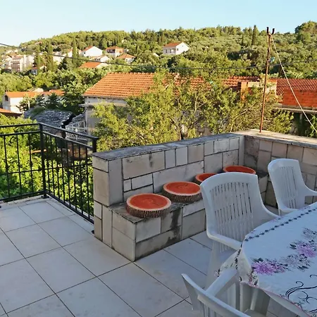 ゲストハウス Spacious 4-bedroom House With Sea Views