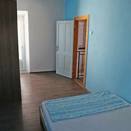 Spacious 4-bedroom House With Sea Views ゲストハウス 4*
