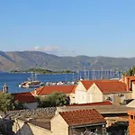 Spacious 4-bedroom House With Sea Views 4* Lumbarda