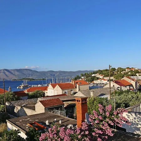 Πανσιόν Spacious 4-bedroom House With Sea Views 4*