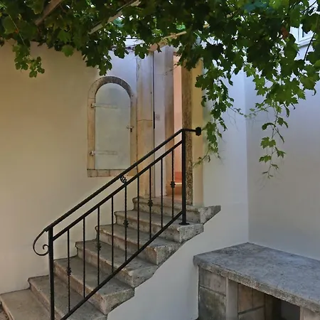 Spacious 4-bedroom House With Sea Views
