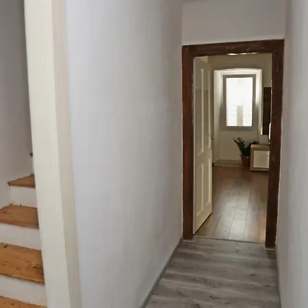 Spacious 4-bedroom House With Sea Views Πανσιόν