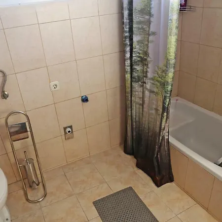 Spacious 4-bedroom House With Sea Views Πανσιόν