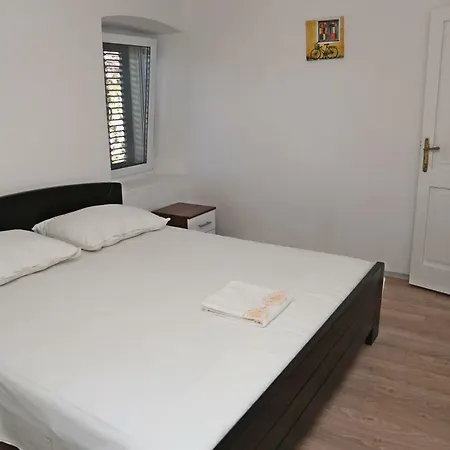 Spacious 4-bedroom House With Sea Views